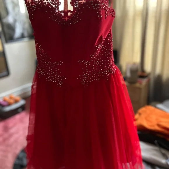 Red Formal dress - Picture 4 of 6